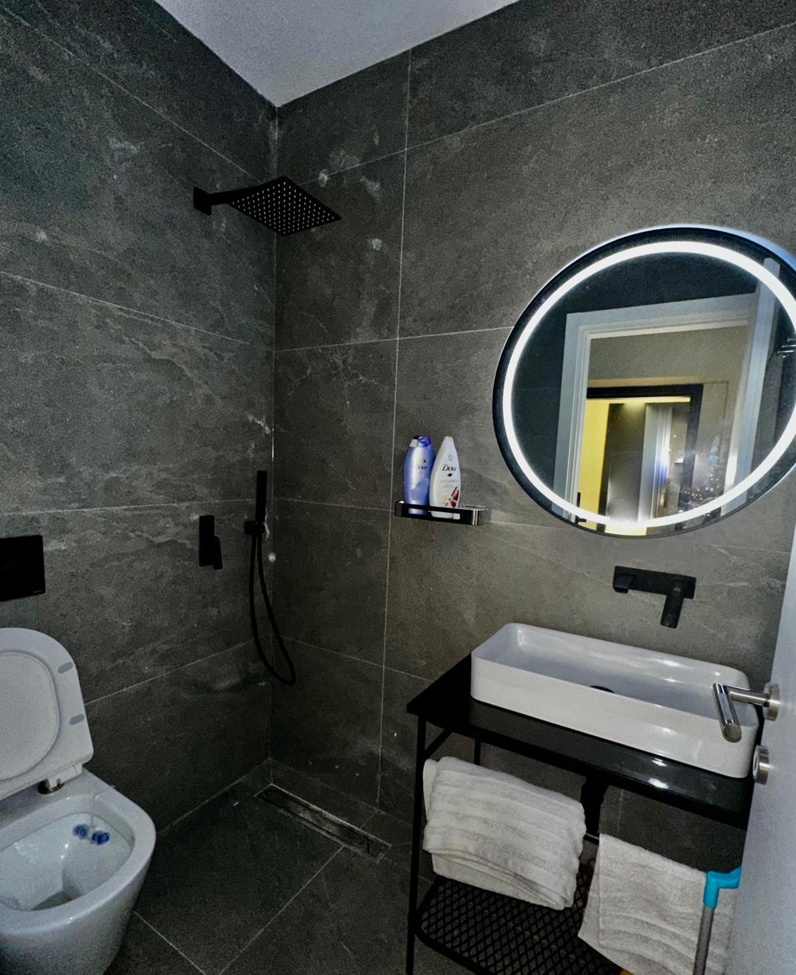 1 Bedroom Flat Apartment *